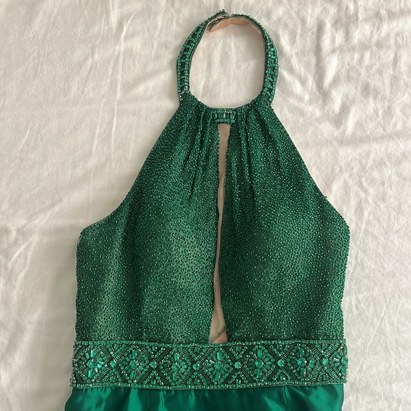 Green Sherri Hill Gown - Picture 5 of 9